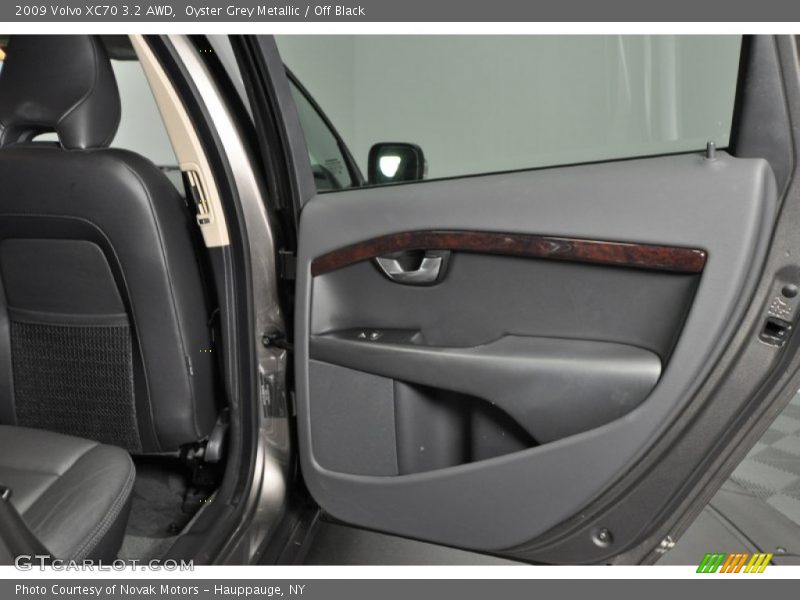 Oyster Grey Metallic / Off Black 2009 Volvo XC70 3.2 AWD