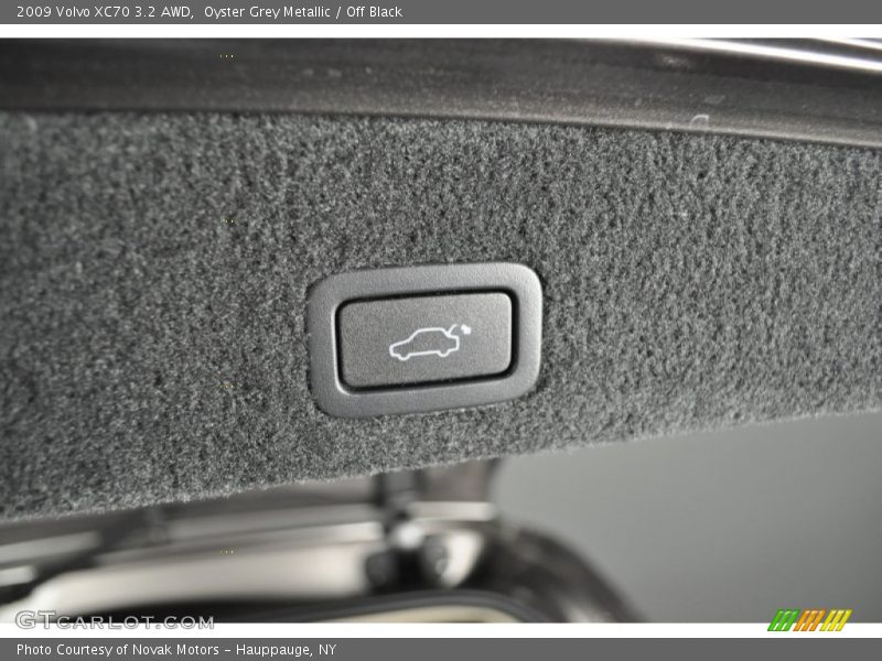 Oyster Grey Metallic / Off Black 2009 Volvo XC70 3.2 AWD