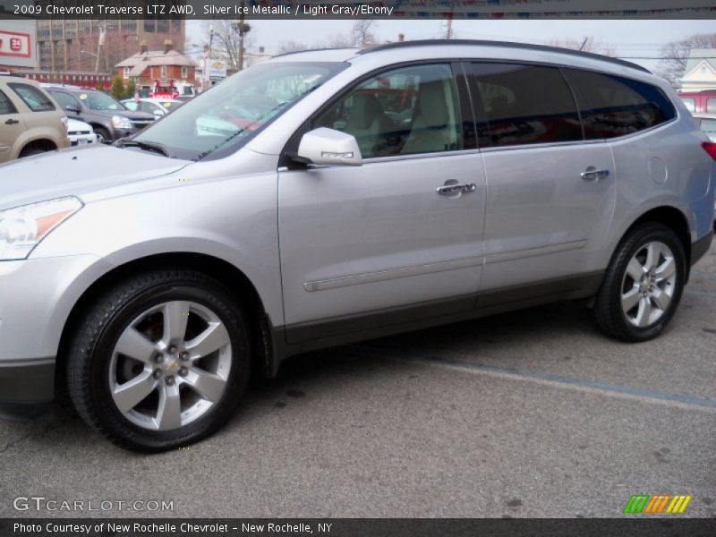 Silver Ice Metallic / Light Gray/Ebony 2009 Chevrolet Traverse LTZ AWD