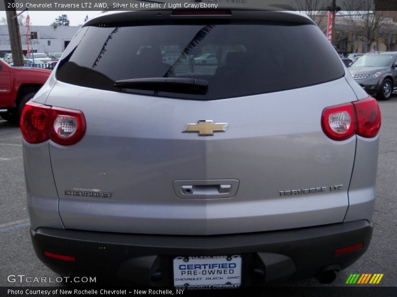 Silver Ice Metallic / Light Gray/Ebony 2009 Chevrolet Traverse LTZ AWD