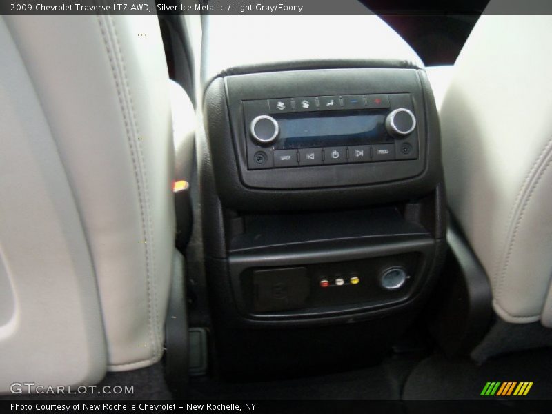Silver Ice Metallic / Light Gray/Ebony 2009 Chevrolet Traverse LTZ AWD