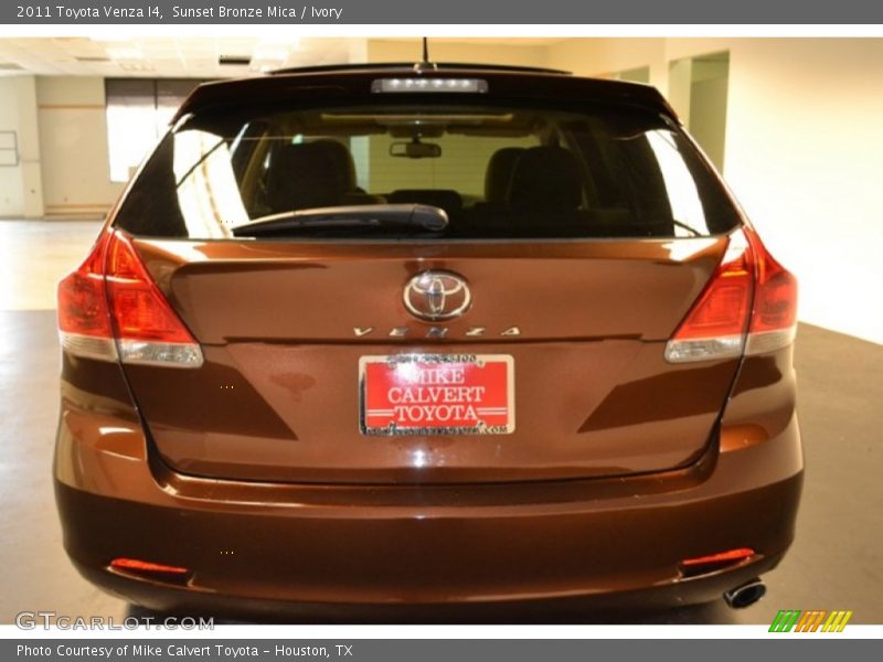 Sunset Bronze Mica / Ivory 2011 Toyota Venza I4