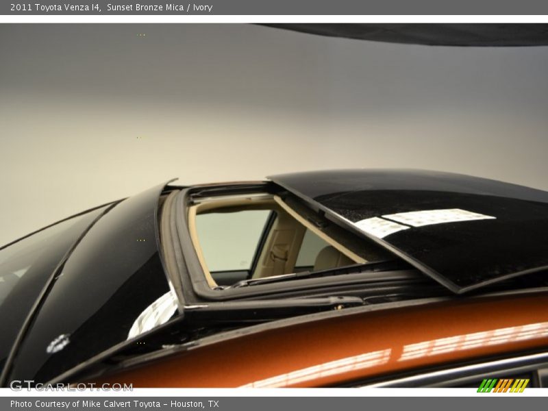 Sunset Bronze Mica / Ivory 2011 Toyota Venza I4