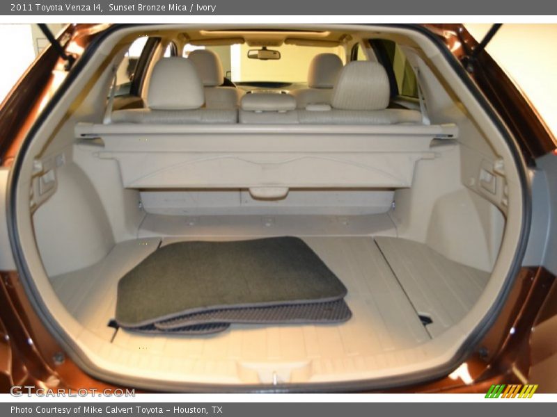 Sunset Bronze Mica / Ivory 2011 Toyota Venza I4