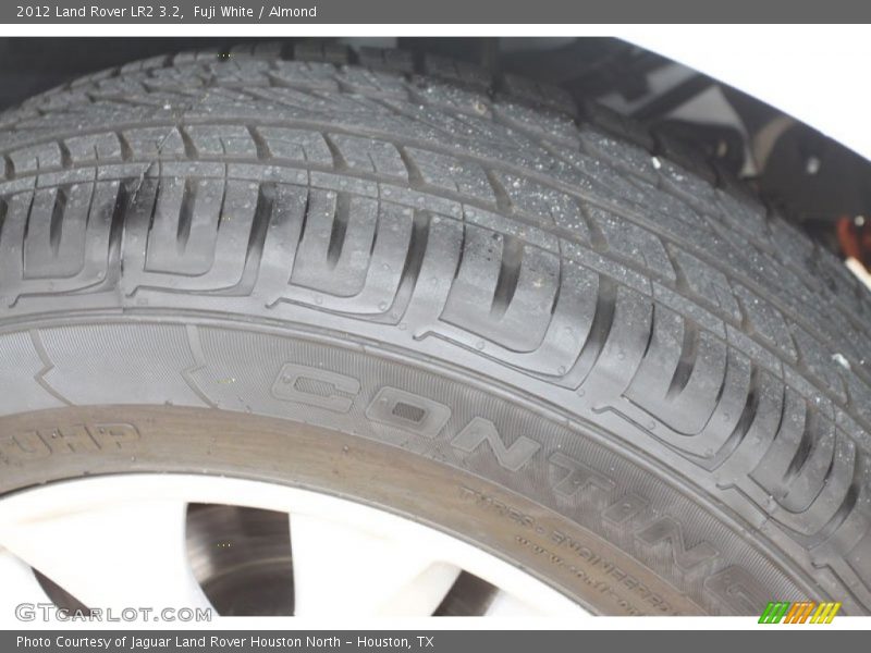 Fuji White / Almond 2012 Land Rover LR2 3.2