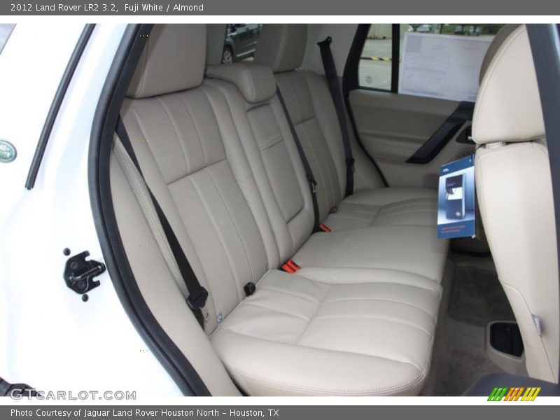 Fuji White / Almond 2012 Land Rover LR2 3.2
