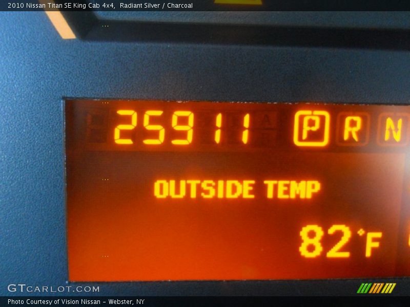 Radiant Silver / Charcoal 2010 Nissan Titan SE King Cab 4x4