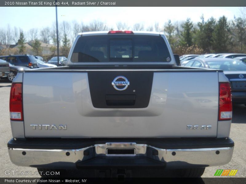 Radiant Silver / Charcoal 2010 Nissan Titan SE King Cab 4x4
