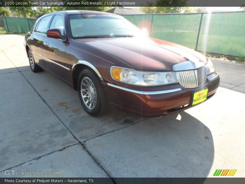 Autumn Red Metallic / Light Parchment 2000 Lincoln Town Car Signature