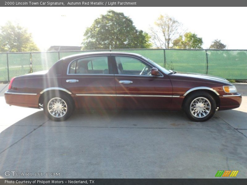 Autumn Red Metallic / Light Parchment 2000 Lincoln Town Car Signature