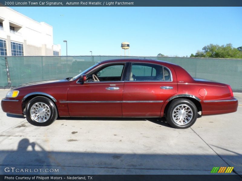 Autumn Red Metallic / Light Parchment 2000 Lincoln Town Car Signature
