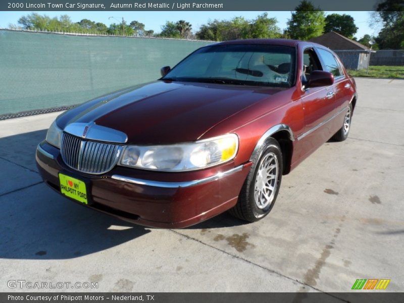 Autumn Red Metallic / Light Parchment 2000 Lincoln Town Car Signature