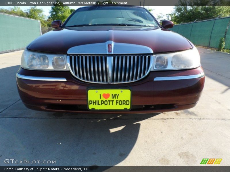 Autumn Red Metallic / Light Parchment 2000 Lincoln Town Car Signature