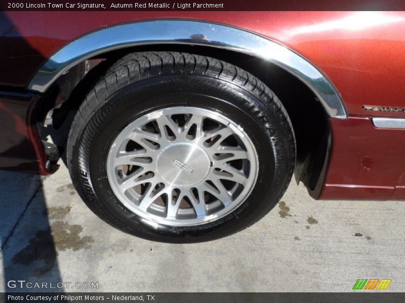 Autumn Red Metallic / Light Parchment 2000 Lincoln Town Car Signature