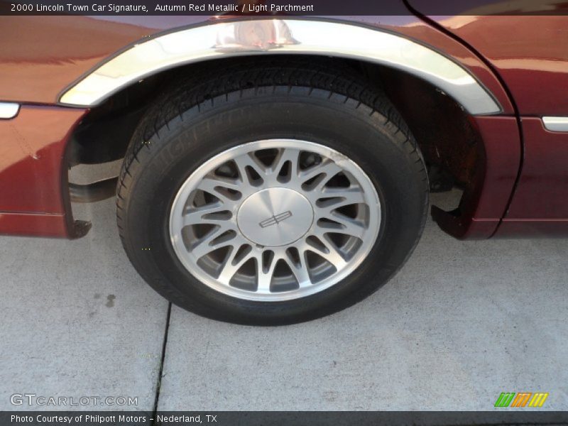 Autumn Red Metallic / Light Parchment 2000 Lincoln Town Car Signature