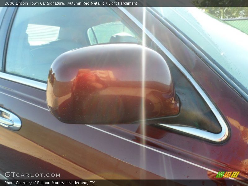 Autumn Red Metallic / Light Parchment 2000 Lincoln Town Car Signature
