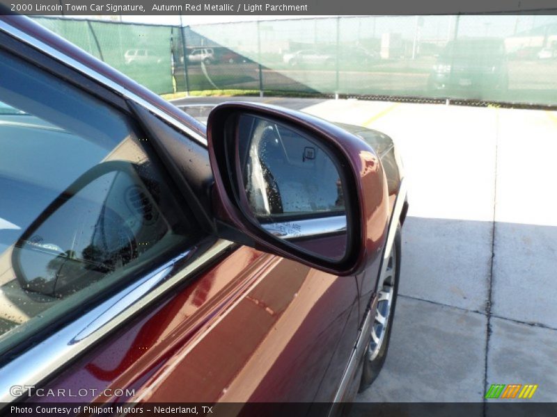 Autumn Red Metallic / Light Parchment 2000 Lincoln Town Car Signature