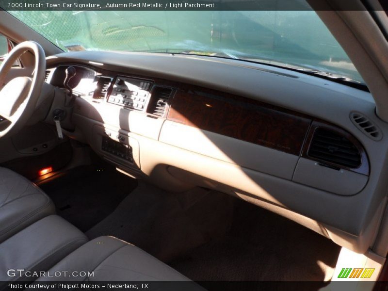 Autumn Red Metallic / Light Parchment 2000 Lincoln Town Car Signature