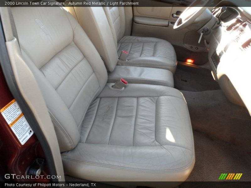 Autumn Red Metallic / Light Parchment 2000 Lincoln Town Car Signature