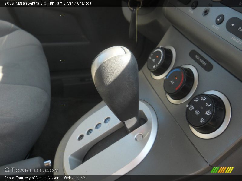 Brilliant Silver / Charcoal 2009 Nissan Sentra 2.0