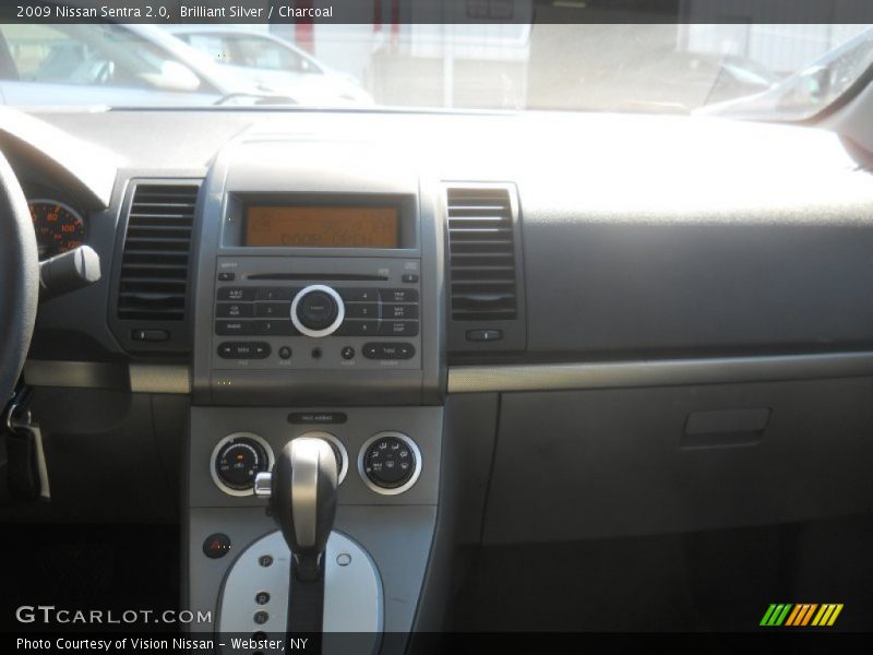 Brilliant Silver / Charcoal 2009 Nissan Sentra 2.0