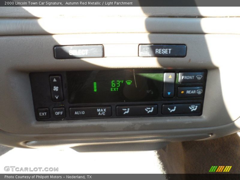 Autumn Red Metallic / Light Parchment 2000 Lincoln Town Car Signature