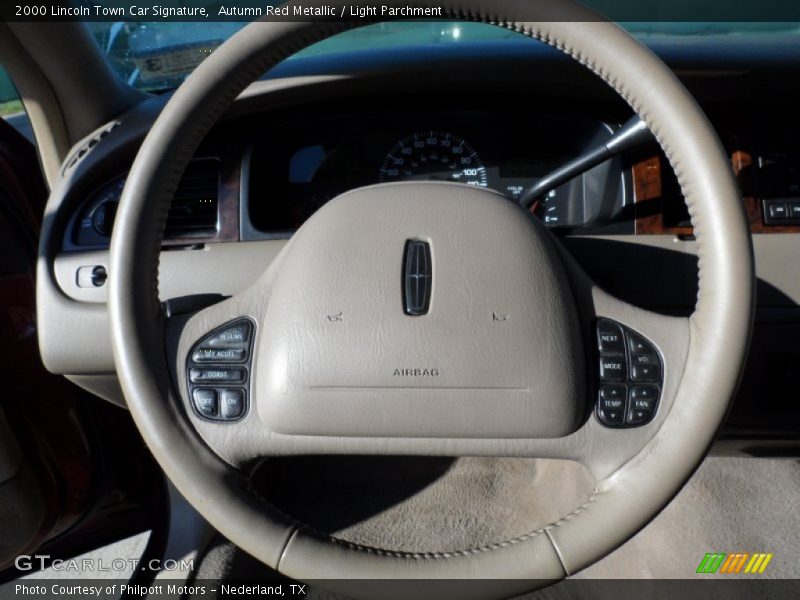 Autumn Red Metallic / Light Parchment 2000 Lincoln Town Car Signature