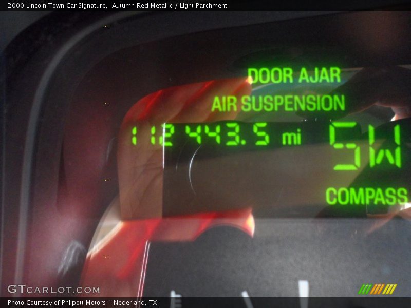 Autumn Red Metallic / Light Parchment 2000 Lincoln Town Car Signature