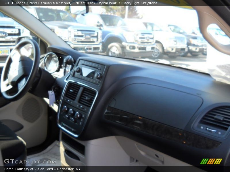 Brilliant Black Crystal Pearl / Black/Light Graystone 2011 Dodge Grand Caravan Mainstreet