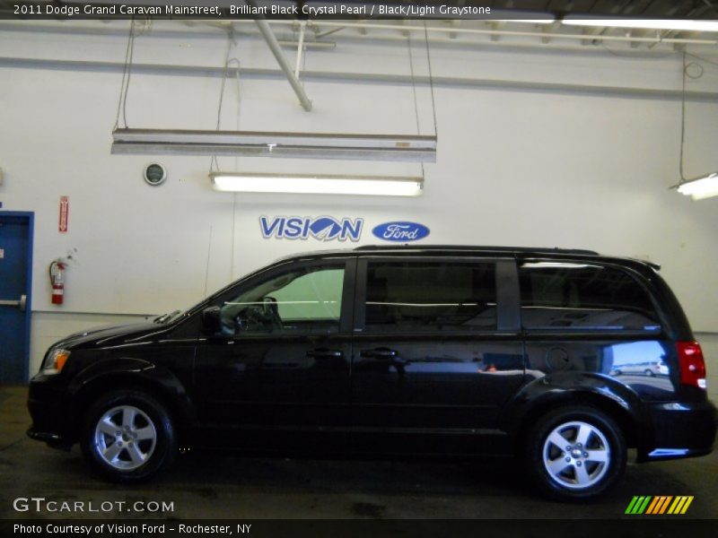 Brilliant Black Crystal Pearl / Black/Light Graystone 2011 Dodge Grand Caravan Mainstreet