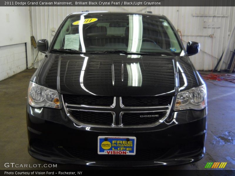 Brilliant Black Crystal Pearl / Black/Light Graystone 2011 Dodge Grand Caravan Mainstreet