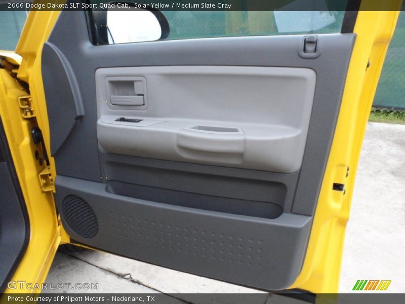 Door Panel of 2006 Dakota SLT Sport Quad Cab