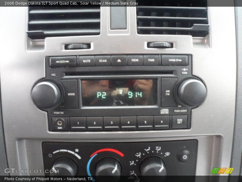 Audio System of 2006 Dakota SLT Sport Quad Cab