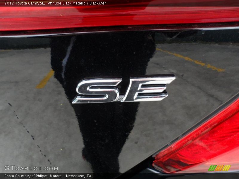 Attitude Black Metallic / Black/Ash 2012 Toyota Camry SE