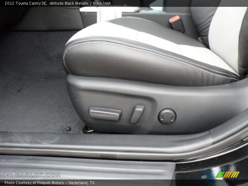 Attitude Black Metallic / Black/Ash 2012 Toyota Camry SE
