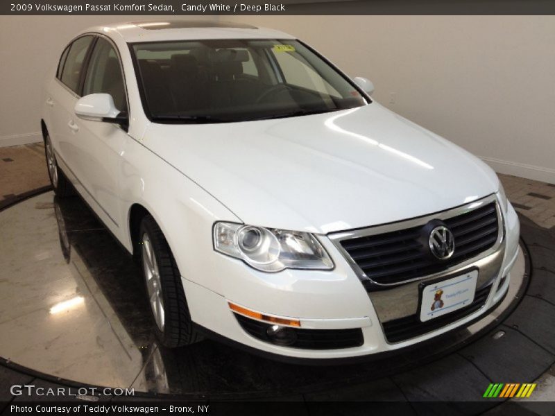 Candy White / Deep Black 2009 Volkswagen Passat Komfort Sedan