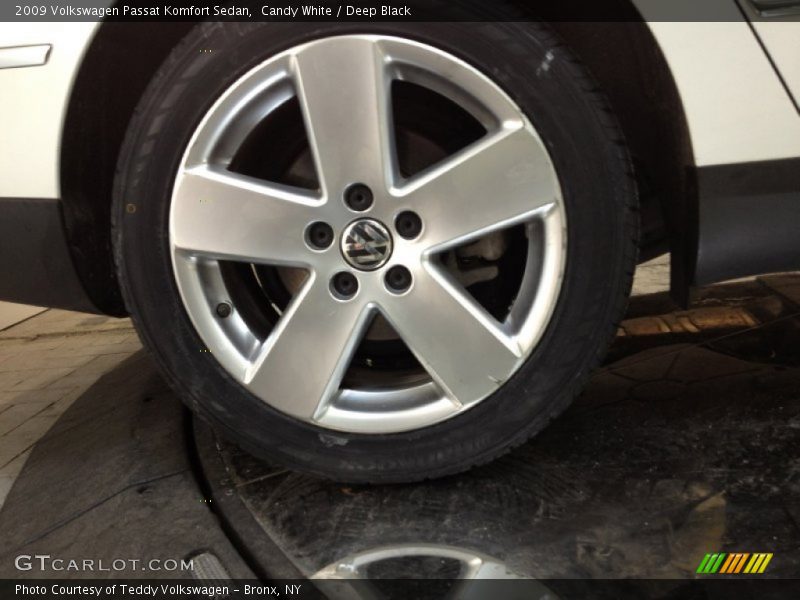 Candy White / Deep Black 2009 Volkswagen Passat Komfort Sedan