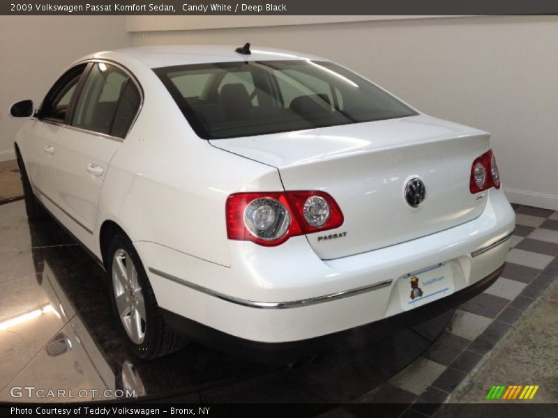Candy White / Deep Black 2009 Volkswagen Passat Komfort Sedan