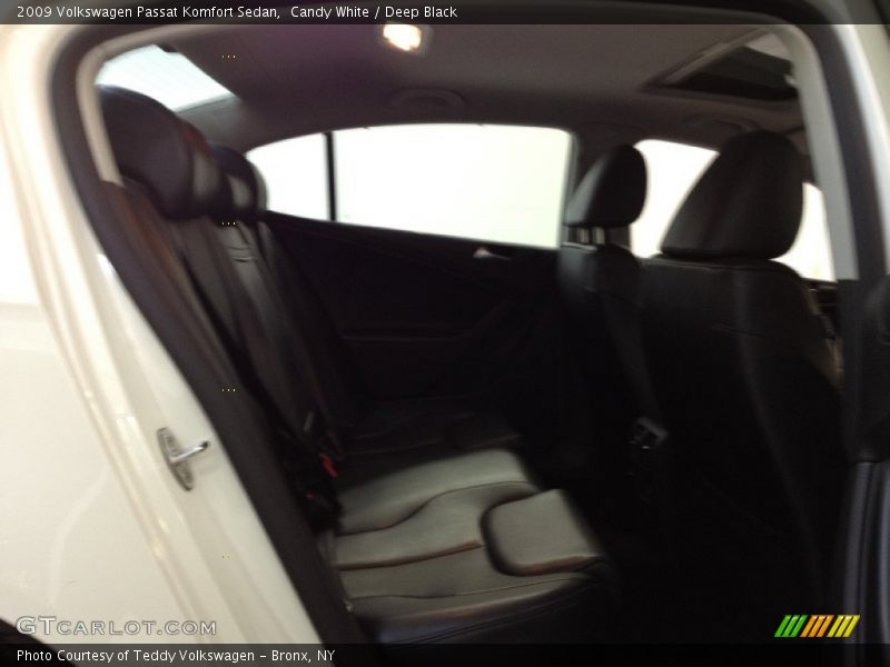 Candy White / Deep Black 2009 Volkswagen Passat Komfort Sedan