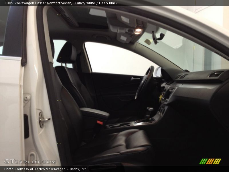 Candy White / Deep Black 2009 Volkswagen Passat Komfort Sedan