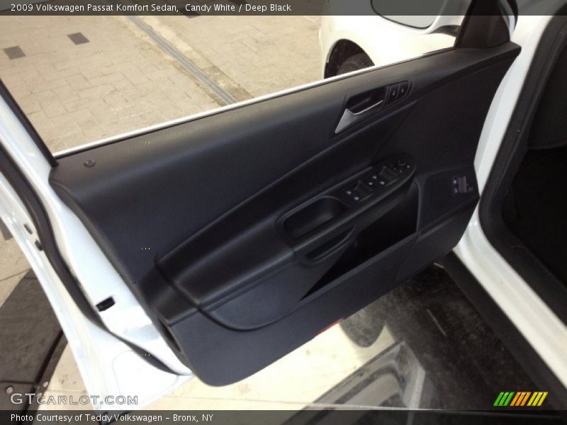 Candy White / Deep Black 2009 Volkswagen Passat Komfort Sedan