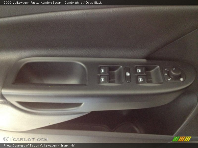 Candy White / Deep Black 2009 Volkswagen Passat Komfort Sedan