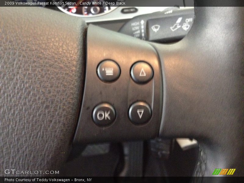Candy White / Deep Black 2009 Volkswagen Passat Komfort Sedan