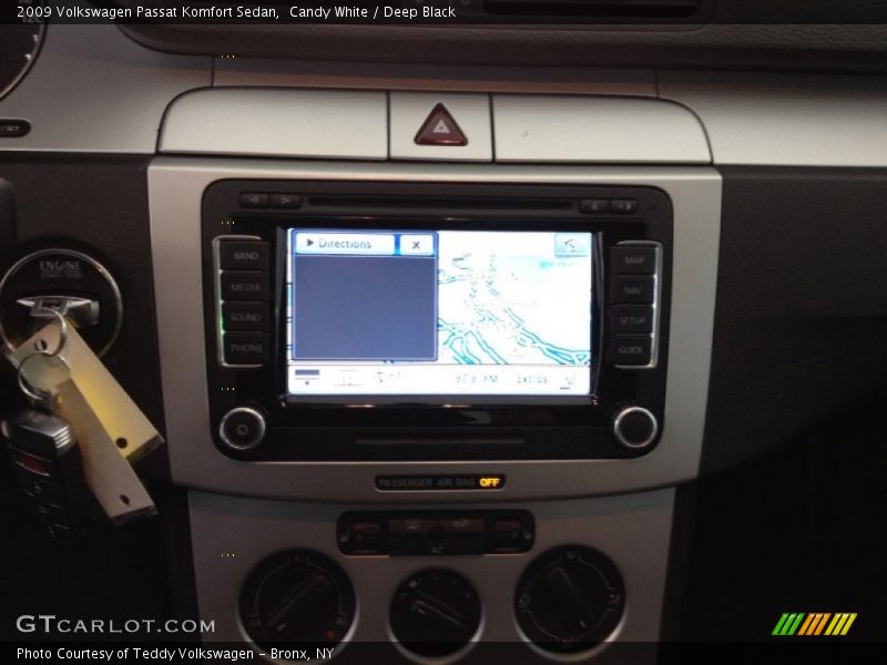 Candy White / Deep Black 2009 Volkswagen Passat Komfort Sedan