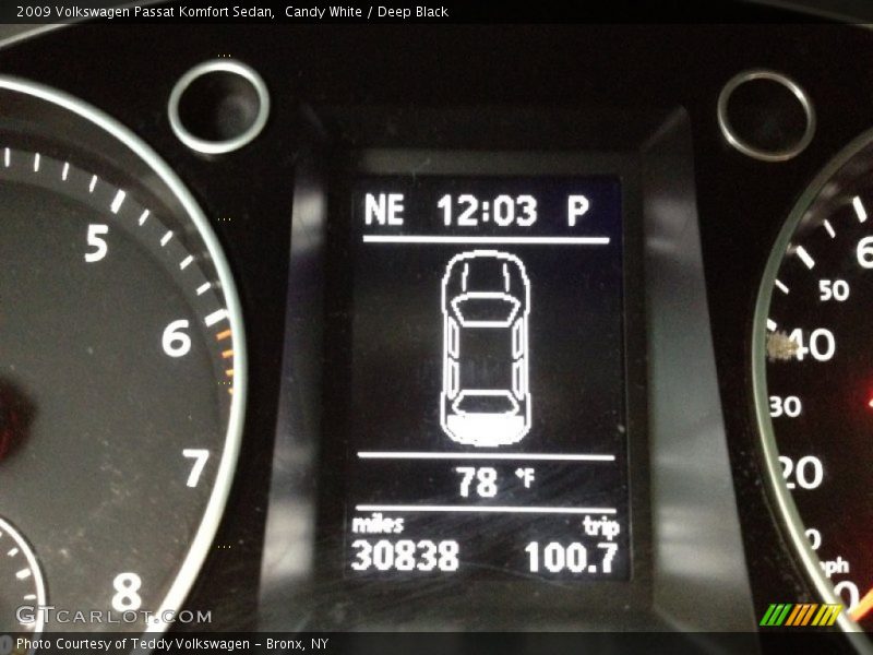 Candy White / Deep Black 2009 Volkswagen Passat Komfort Sedan