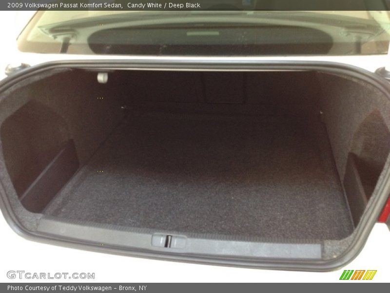 Candy White / Deep Black 2009 Volkswagen Passat Komfort Sedan