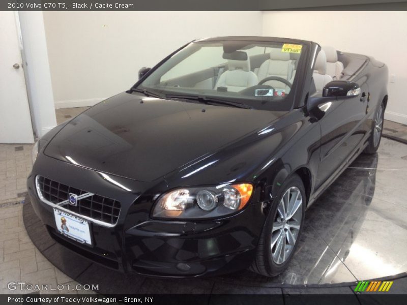 Black / Cacite Cream 2010 Volvo C70 T5