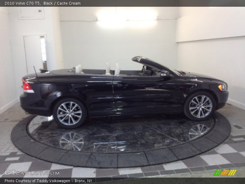 Black / Cacite Cream 2010 Volvo C70 T5