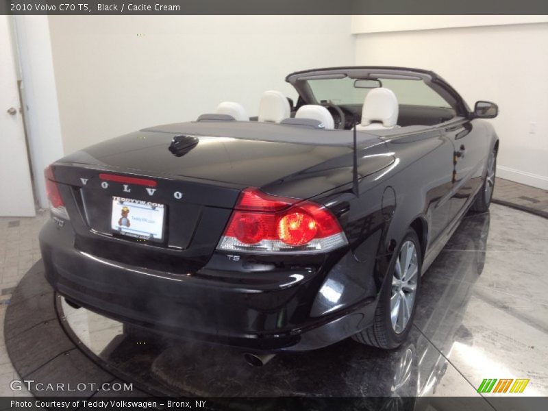 Black / Cacite Cream 2010 Volvo C70 T5