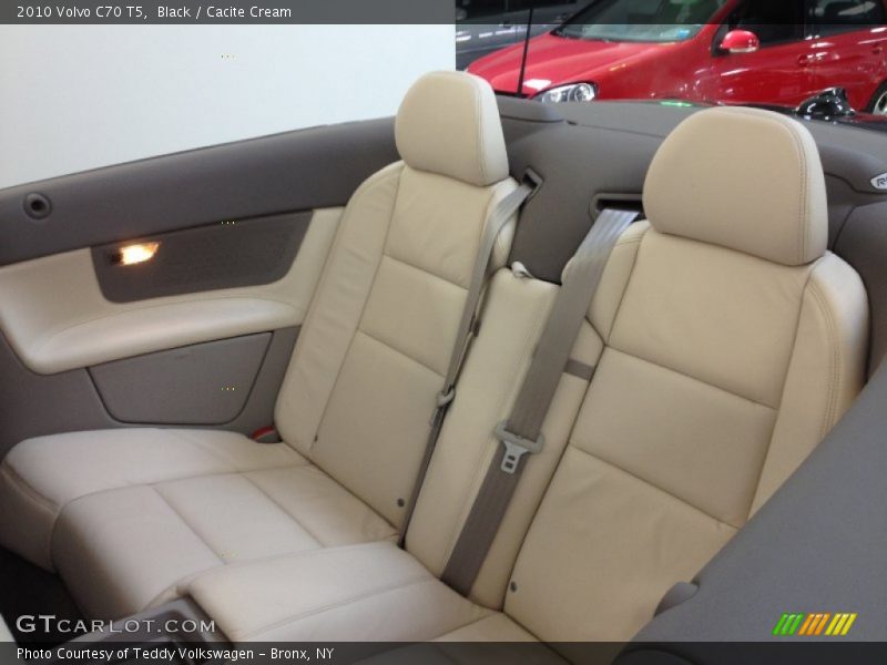 Black / Cacite Cream 2010 Volvo C70 T5